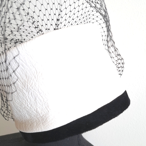Vtg ladies pill box hat, white black , veil netting, Union Made, made in USA main image 4